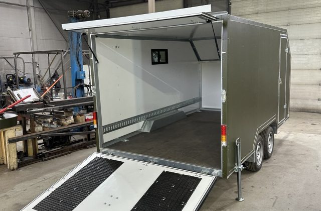 Прицеп Фургон для охотника пластиковый