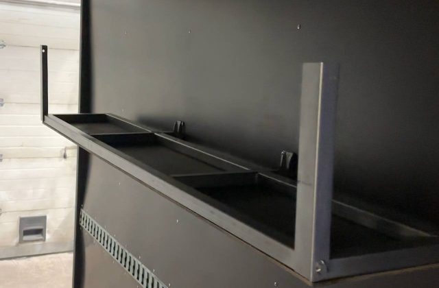 Откидная полка