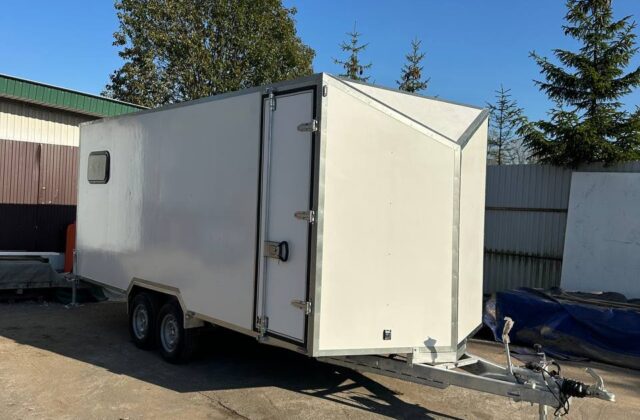 Прицеп «Нос корабля» с аппарелью