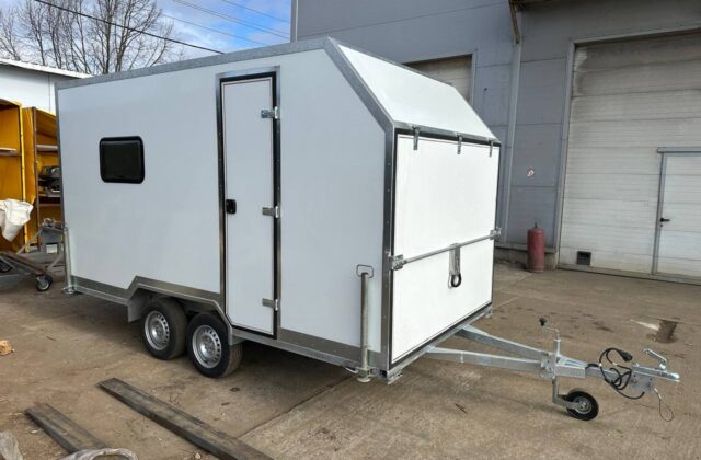 Трейлер Кемпер для путешествий с мотоциклом