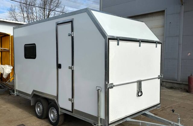 Трейлер Кемпер для путешествий с мотоциклом